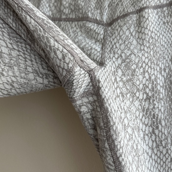 All In Motion Women's Snake Print Jacquard Leggings, Size Medium - Picture 11 of 16